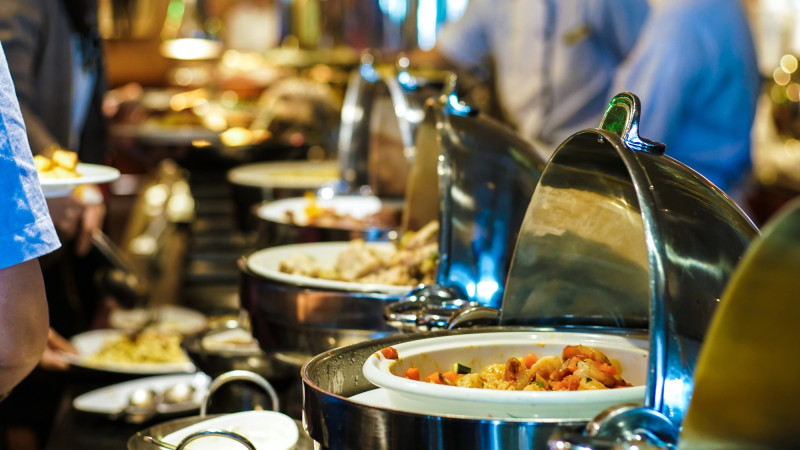 Туристы избегают еды в Турции на фоне инцидентов с отравлениями и трагедий