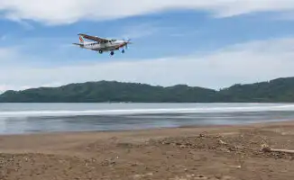 Исчезновение самолета: как тревога о безопасности влияет на общественное мнение в Австралии