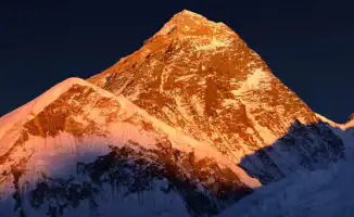 Эверест станет недоступнее: стоимость восхождения вырастет до 8 миллионов тенге
