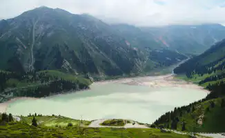 Запрет на транспорт к Большому Алматинскому озеру: детали от НП