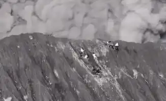 Альпинисты выжили после вулканического извержения: видео спасения и последствия для туристов