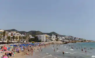 Испания: Туристы рискуют заплатить до 1,3 млн тенге за использование электронных сигарет на пляже