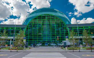 Астана: Аэропорт закрывает взлетную полосу, пассажиры в ожидании