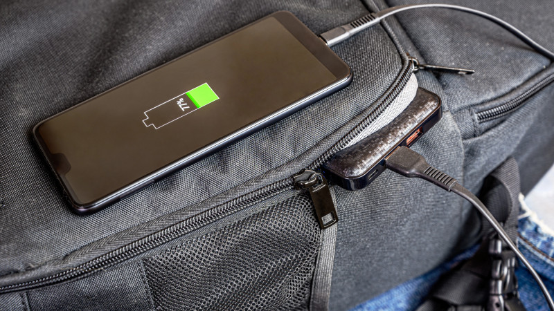 Emirates Bans External Battery Packs on Flights Starting October 1, 2025