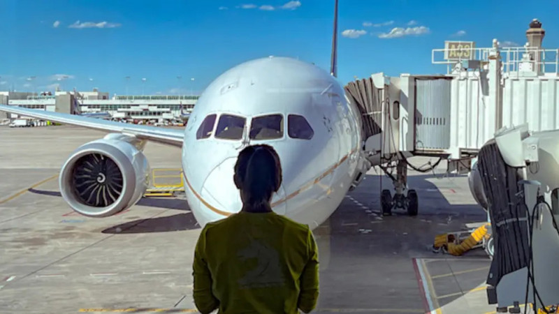В аэропорту Алматы топливозаправщик повредил самолёт Lufthansa