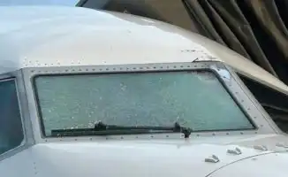 Инцидент с Boeing 737: самолет United Airlines прервал рейс из-за космического мусора