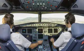 Пилоты Qazaq Air подняли вопрос о зарплатах после инцидента в рейсе Костанай - Астана