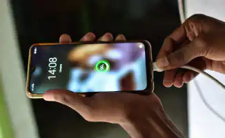 Пассажиров могут не пустить на рейс из-за разряженных гаджетов