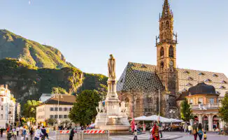 Новый сбор для туристов с собаками в Южном Тироле с 2026 года