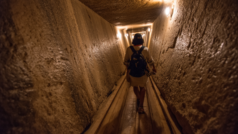 Туристка из Испании провалилась в древнюю пирамиду: вопросы безопасности для путешественников