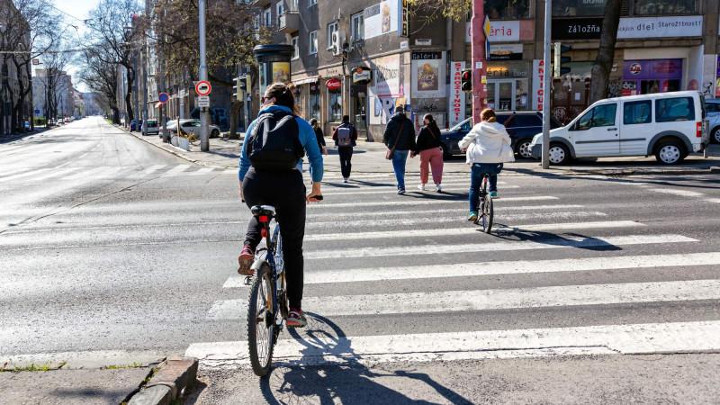 Словакия вводит лимит на скорость пешеходов: не выше 6 км/ч