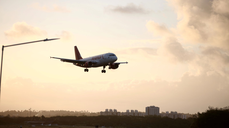 Казахстанцы в шоке от цен на авиабилеты: соцсети бурно обсуждают опыт покупки внутреннего рейса