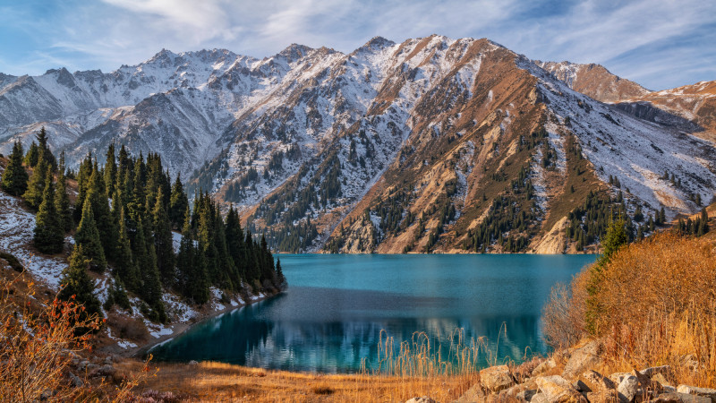 Проезд к Большому Алматинскому озеру остаётся закрытым после снегопадов