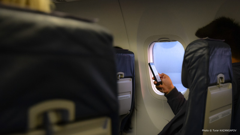 Казахстанец покинул самолет: штраф за экстраординарный выход
