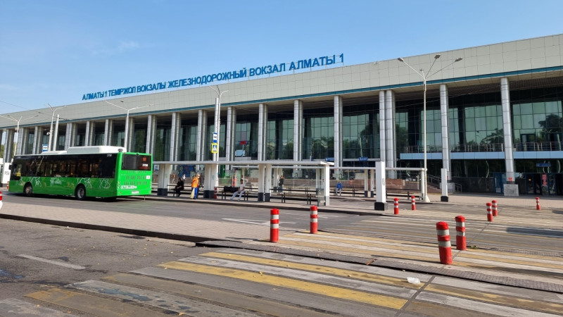 КТЖ реагирует на критику состояния вокзала Алматы-1: возможные последствия для пассажиров и репутации компании