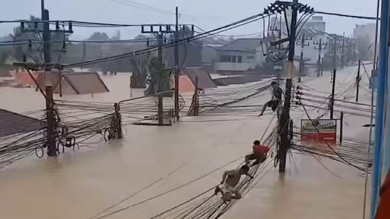 Наводнение в Таиланде: курорты под угрозой, улицы и дома затоплены, мосты в опасности