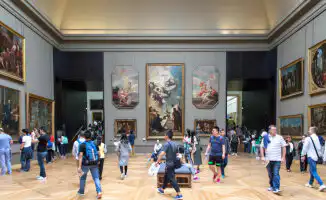 Лувр: Вход в искусство станет дороже для иностранцев