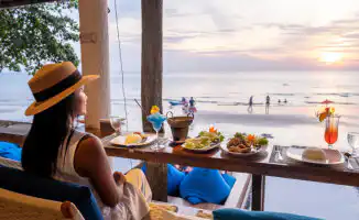 Тайская свобода: алкоголь снова зажигает огни в магазинах и ресторанах