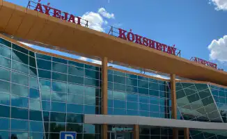 Эффект зеркального туалета: казахстанка испытала смущение и вызвала обсуждение в обществе