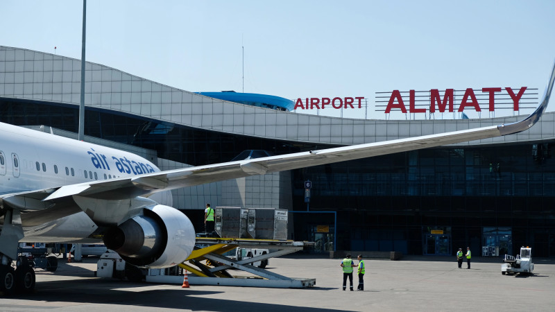 Кража в облаках: iPhone 16 Pro Max исчез из багажа пассажирки Air Astana