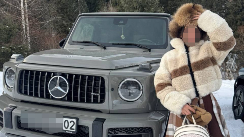 Вопросы о въезде в Кок-Жайляу: казахстанка у 'гелика' не понесет наказания, но внимание привлекла.