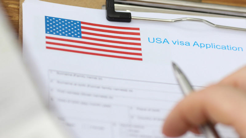 Соцсети под контролем: новый этап визовой проверки в США