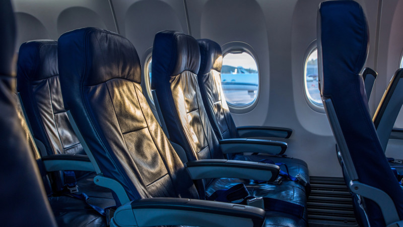 Как получить два места в самолёте: секретный лайфхак