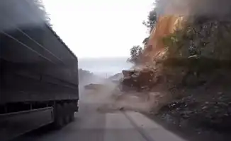 Оползень во Вьетнаме: три человека под обломками, видео инцидента