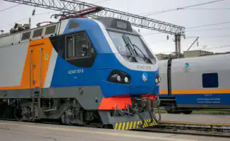 Трагедия на железной дороге: Поезд насмерть сбил четырех рабочих в Карагандинской области