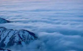 Закат над Алматы: волшебные кадры с горной вершины