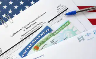 Приостановка программы грин-карт в США: что это значит для иммигрантов и будущих визовых заявок?