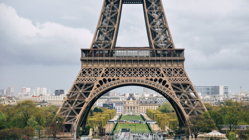 Франция и Казахстан обсуждают упрощение визового режима для казахстанцев