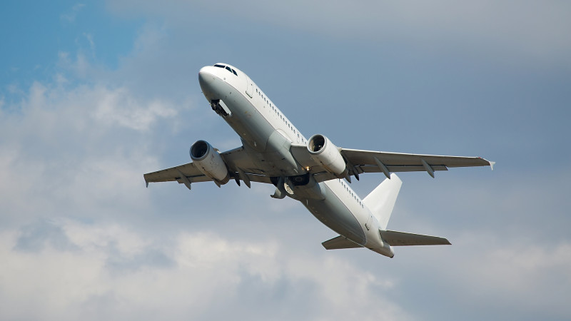 В Казахстане откроют новые международные авиарейсы, заявил министр