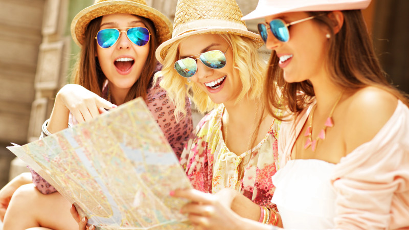 Туристы теряют деньги: три привычки, мешающие экономить на путешествиях