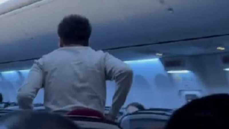 Студент-медик спас пассажира на рейсе Астана — Шымкент SCAT