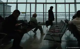 Пассажиры рейса Астана — Камрань страдают от 40-часовой задержки: ночуют в аэропорту и платят за такси