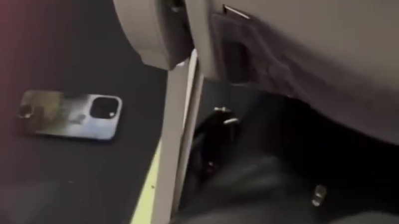 Пассажирский самолет Alaska Airlines экстренно сел из-за взрыва гаджета на борту