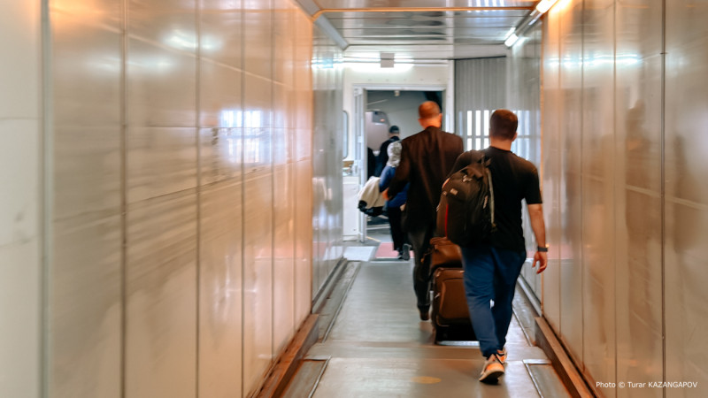 Задержка рейса FlyArystan: пассажиры ждали почти 4 часа в Астане