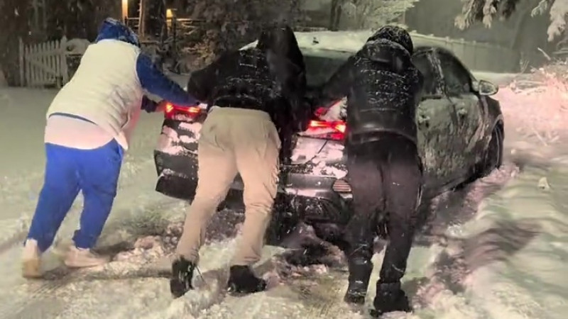 Нью-Йорк объединяется перед лицом шторма: жители готовятся к худшему сценарию