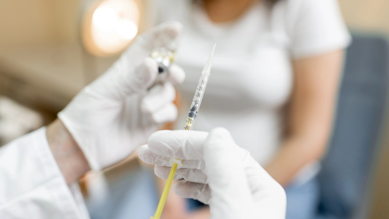 Прививки: пропуск в мир или билет в опасность?