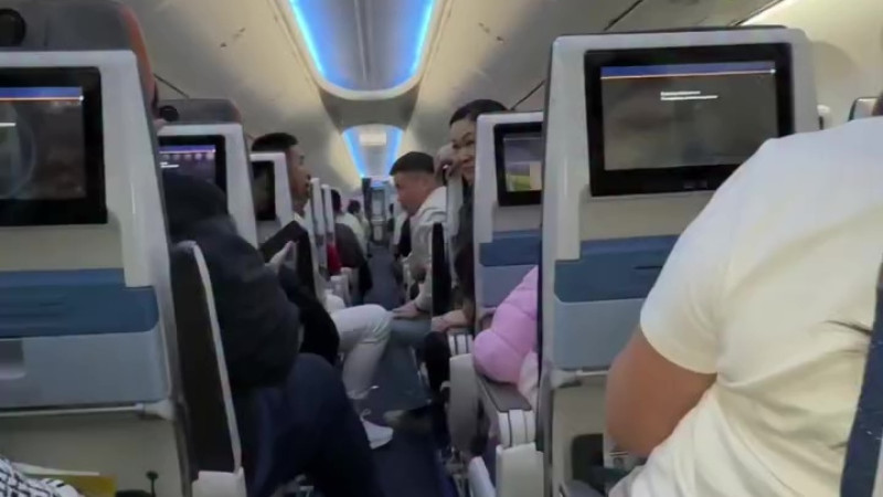 Казахстанцы возвращаются домой: спецбортами из Ближнего Востока